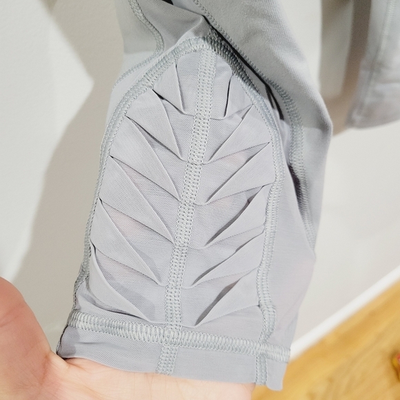 Victoria’s Secret Sport leggings size small light grey - Picture 5 of 6